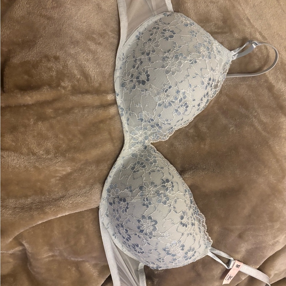 Victoria's Secret Lace Bra in Soft Gray